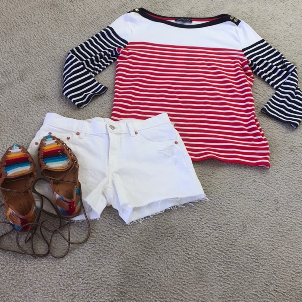 JONES NEW YORK SIGNATURE/BOAT NECK STRIPE 3/4 SLEEVE GOLD BUTTON SHOULDER TEE